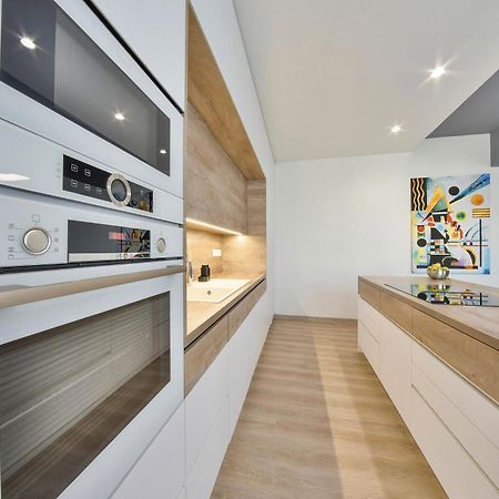 Chalupku - Luxurious Apartment 70M2 In Direct Centrum With Parking Included, Air-Conditioned, Balcony, Quiet Sleep, Best In Town Besztercebánya Kültér fotó