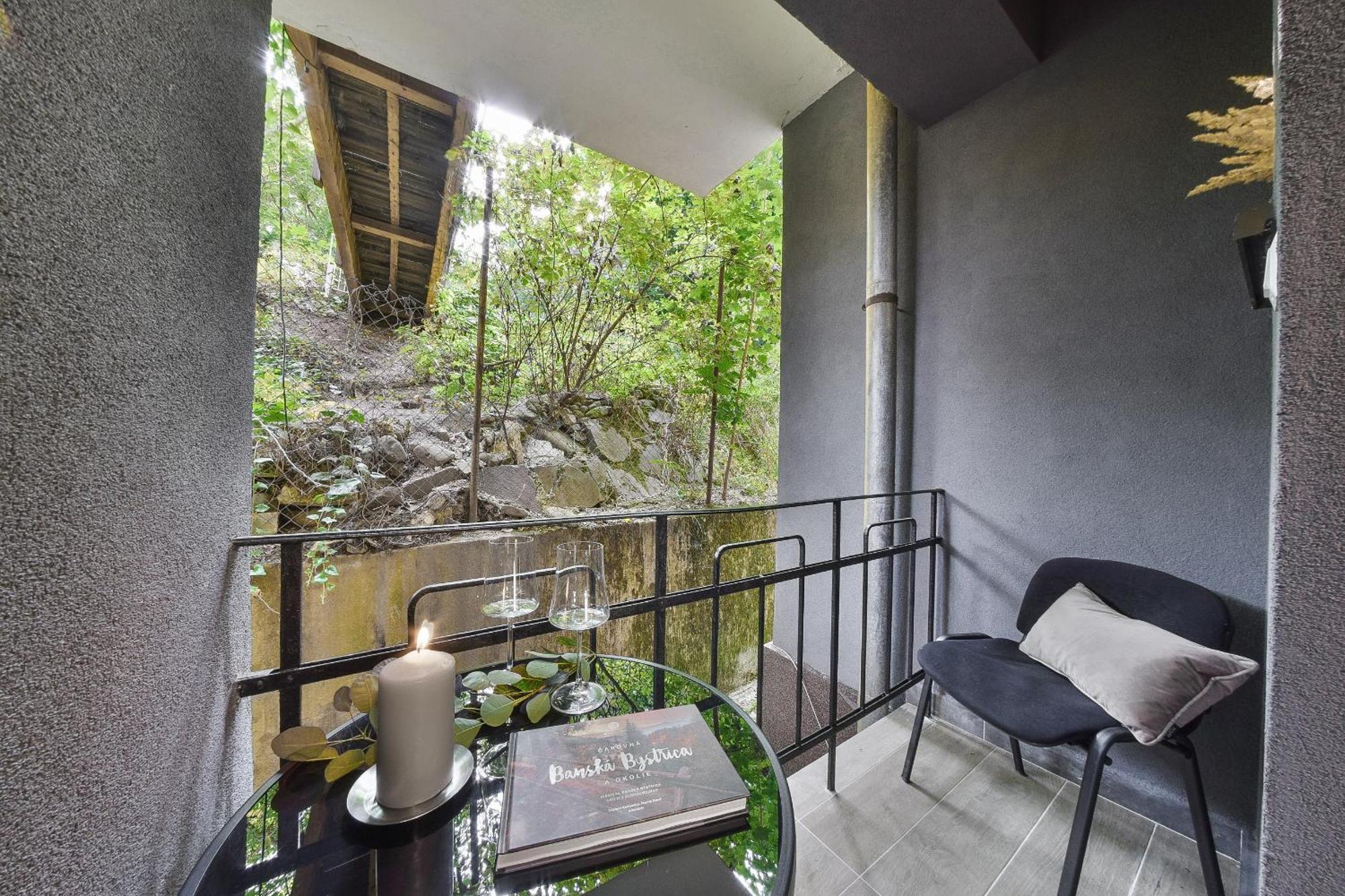 Chalupku - Luxurious Apartment 70M2 In Direct Centrum With Parking Included, Air-Conditioned, Balcony, Quiet Sleep, Best In Town Besztercebánya Kültér fotó