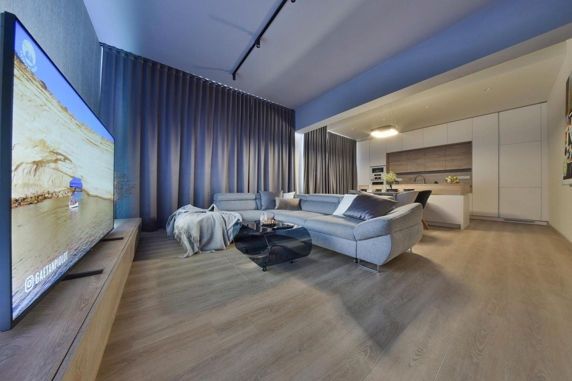 Chalupku - Luxurious Apartment 70M2 In Direct Centrum With Parking Included, Air-Conditioned, Balcony, Quiet Sleep, Best In Town Besztercebánya Kültér fotó