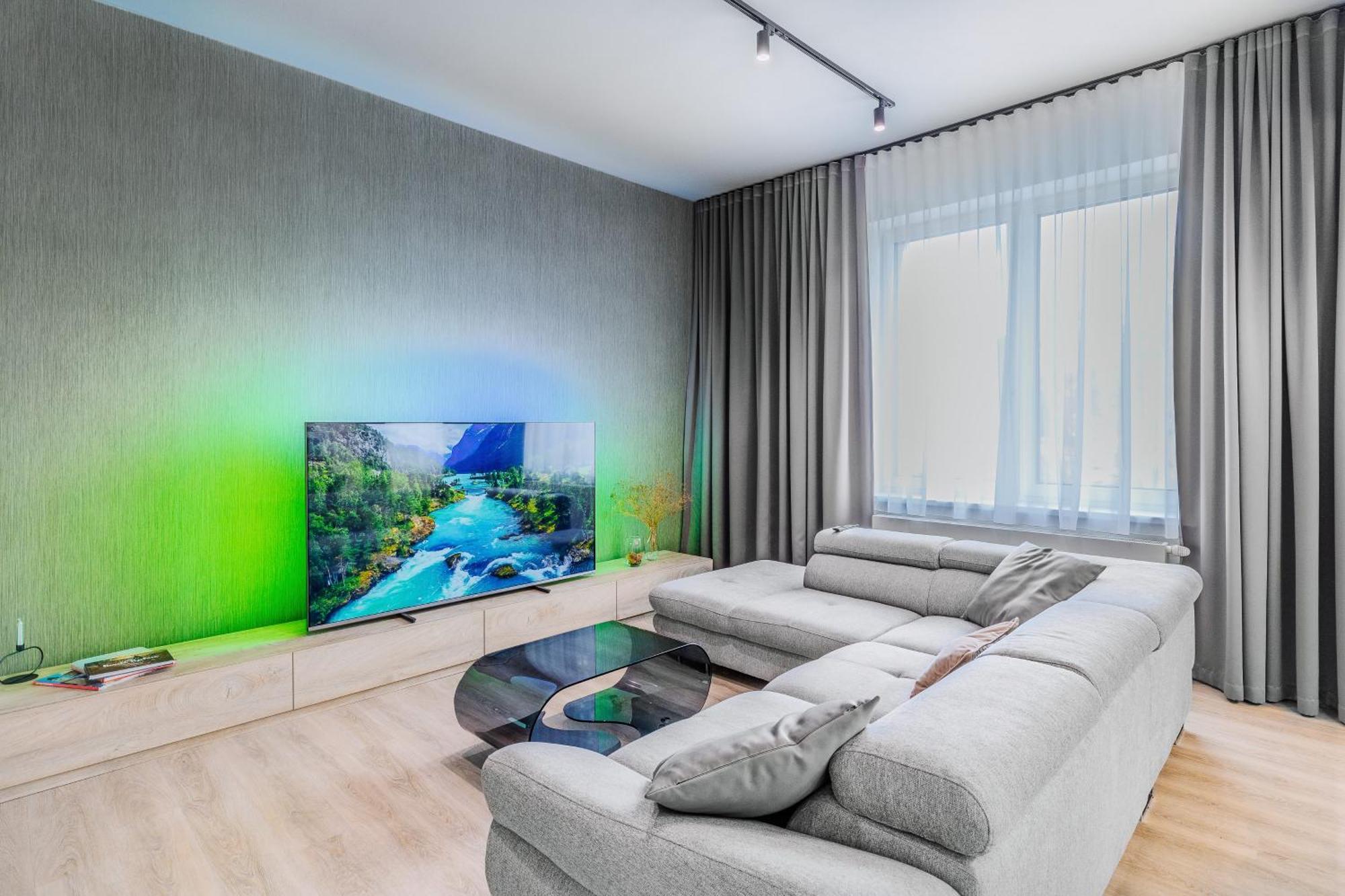 Chalupku - Luxurious Apartment 70M2 In Direct Centrum With Parking Included, Air-Conditioned, Balcony, Quiet Sleep, Best In Town Besztercebánya Kültér fotó