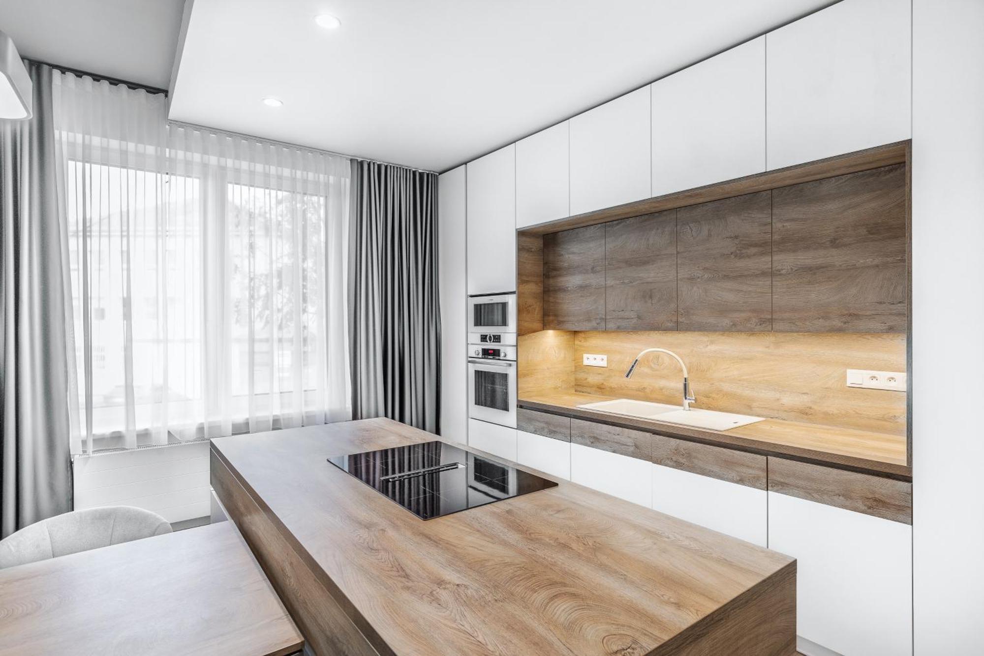 Chalupku - Luxurious Apartment 70M2 In Direct Centrum With Parking Included, Air-Conditioned, Balcony, Quiet Sleep, Best In Town Besztercebánya Kültér fotó